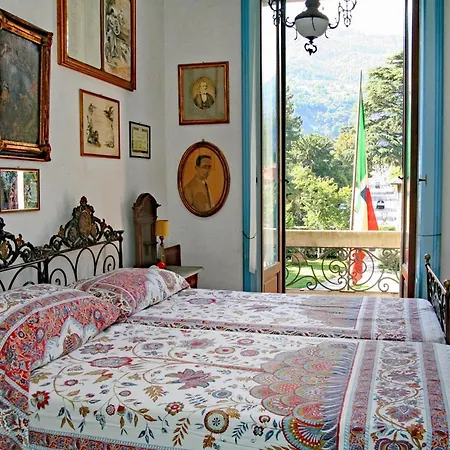 Dongo Villa Sleeps 19 With Pool And Air Con וילה